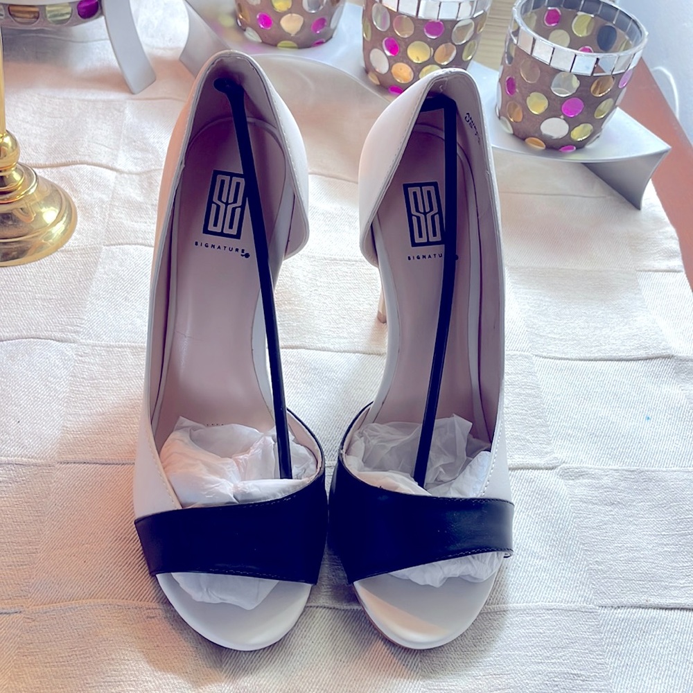 Brand New shoes ~ never worn Size 7.5 Black & White
